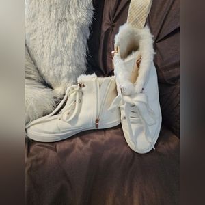 Roxy high top leather tennis shoe with copper hardware and fuzzy ankle